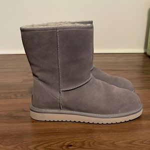 Kookaburra by Ugg. Women’s size 10. Purple/grey.